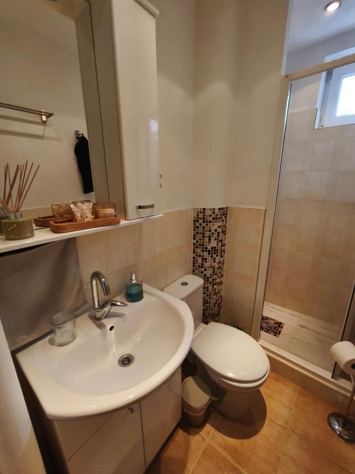 Petite Urban Oasis Apartman *
